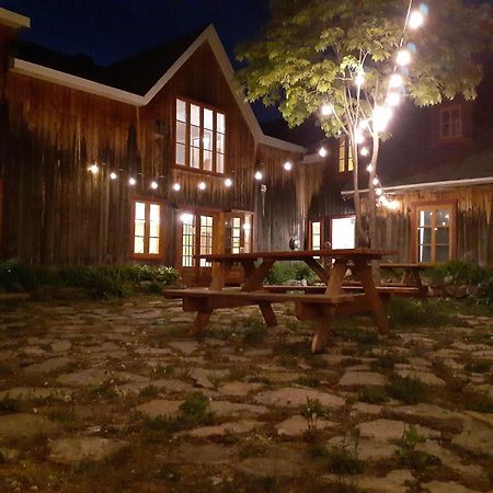 Auberge Le P'Tit Bonheur Saint-Laurent-de-l'ile d'Orleans Kültér fotó