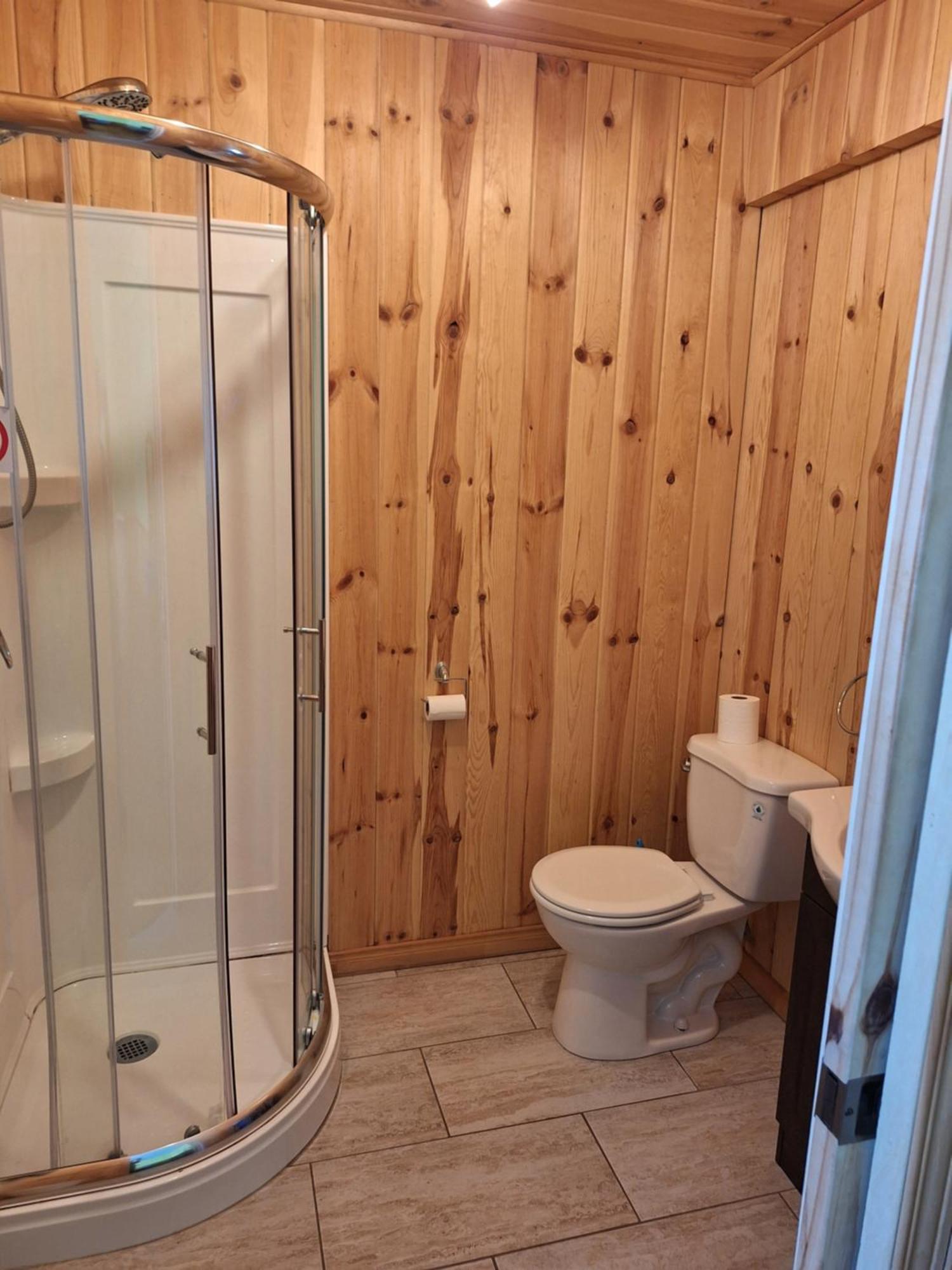 Auberge Le P'Tit Bonheur Saint-Laurent-de-l'ile d'Orleans Kültér fotó