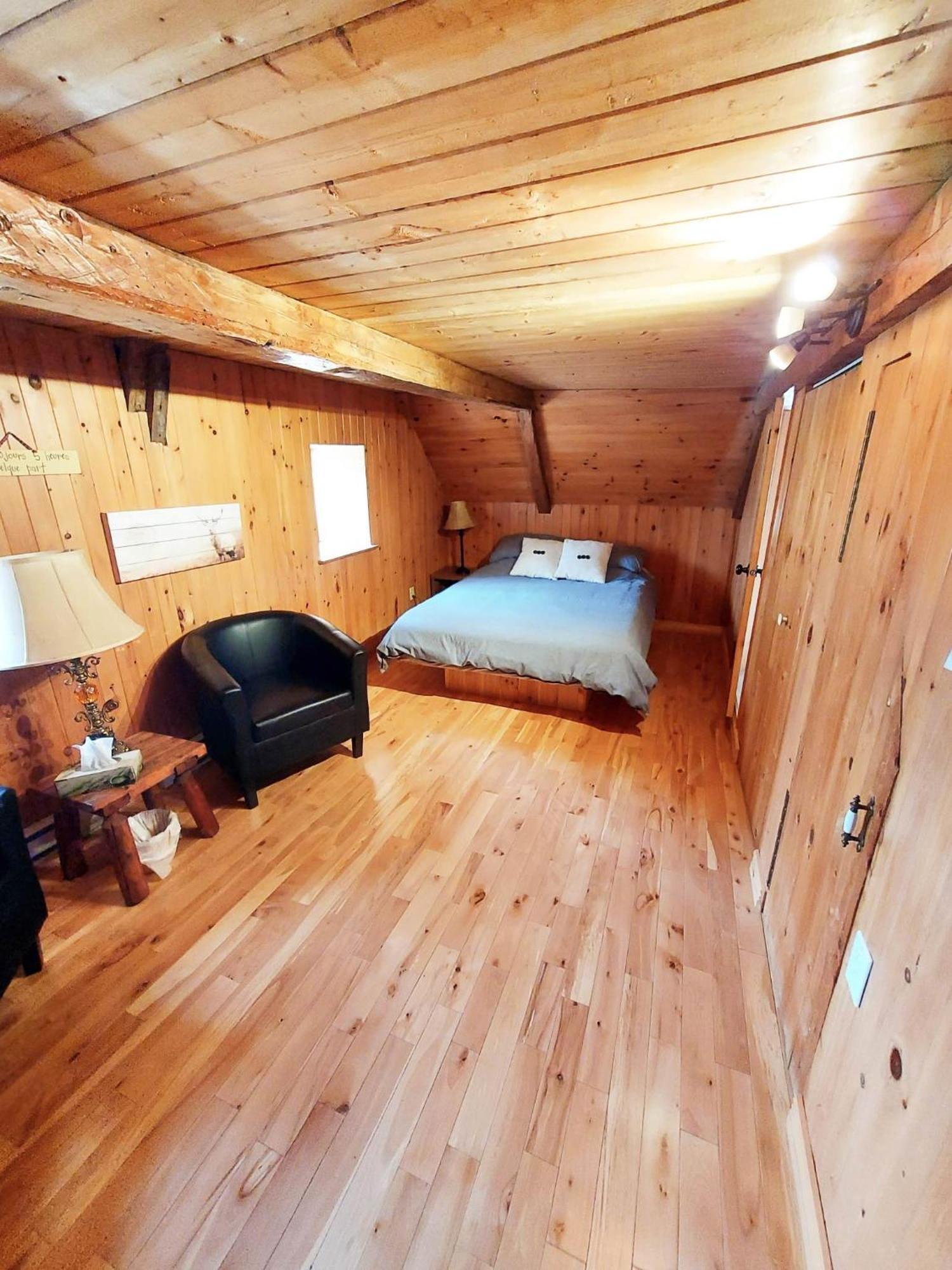 Auberge Le P'Tit Bonheur Saint-Laurent-de-l'ile d'Orleans Kültér fotó